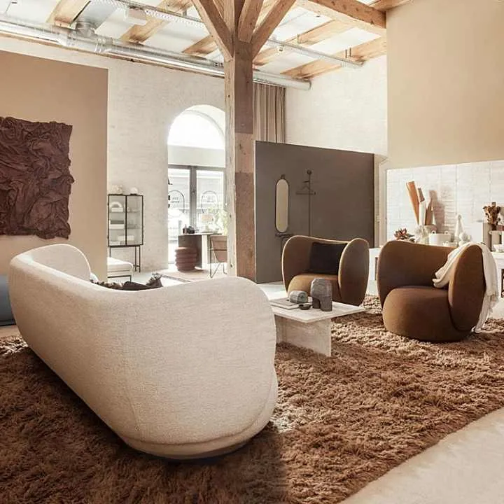 كرسي استرخاء عصري مبطنModern padded recliner chair