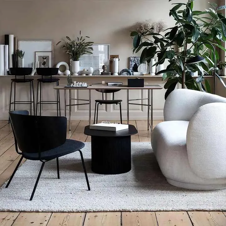 كرسي استرخاء عصري مبطنModern padded recliner chair