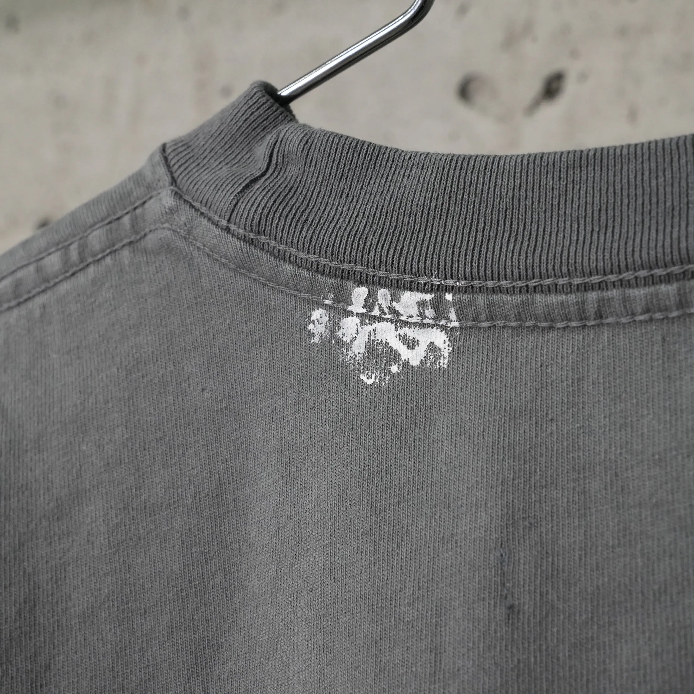 LOVE STUFF TEE / GREY